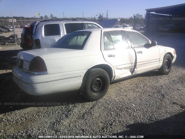 2FAFP73W5WX187587 - 1998 FORD CROWN VICTORIA  WHITE photo 4