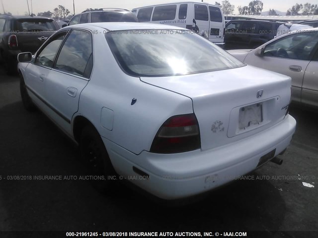 1HGCD5659RA188088 - 1994 HONDA ACCORD EX/EX-R WHITE photo 3