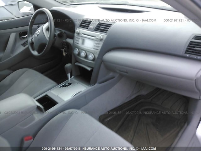 4T1BF3EK8AU037953 - 2010 TOYOTA CAMRY SE/LE/XLE 银色 照片 5