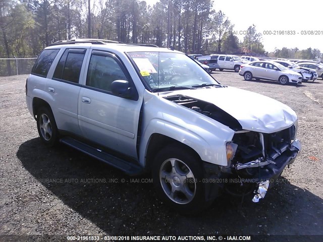 1GNDT13S882112998 - 2008 CHEVROLET TRAILBLAZER LS/LT SILVER photo 1