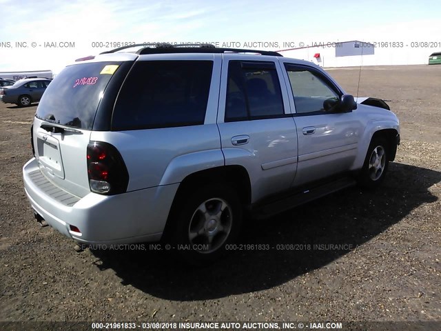 1GNDT13S882112998 - 2008 CHEVROLET TRAILBLAZER LS/LT SILVER photo 4