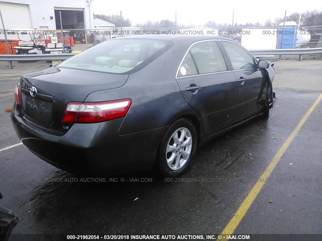 4T1BE46K88U761935 - 2008 TOYOTA CAMRY CE/LE/XLE/SE GRAY photo 4