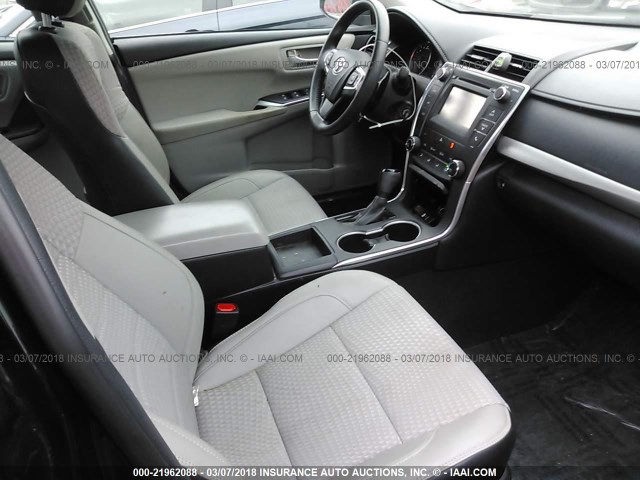 4T1BF1FK5FU102610 - 2015 TOYOTA CAMRY LE/XLE/SE/XSE Noir photo 5