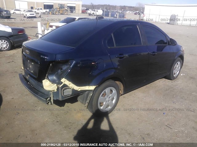 1G1JA5SH5F4171483 - 2015 CHEVROLET SONIC LS 蓝色 照片 4