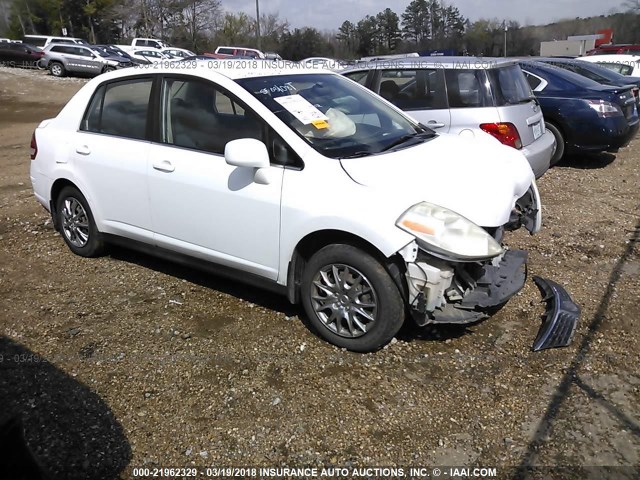 3N1BC11E17L398559 - 2007 NISSAN VERSA S/SL WHITE photo 1