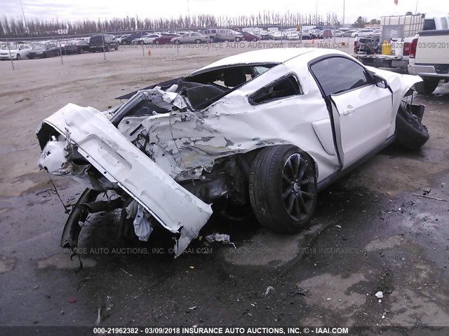 1ZVBP8CF9C5263370 - 2012 FORD MUSTANG GT WHITE photo 4