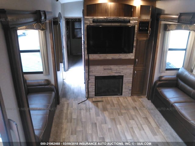 4YDF38220J4700056 - 2018 KEYSTONE MONTANA3820FK  WHITE photo 8