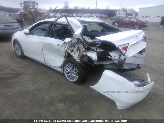 4T1BF1FK4GU193886 - 2016 TOYOTA CAMRY LE/XLE/SE/XSE WHITE photo 3