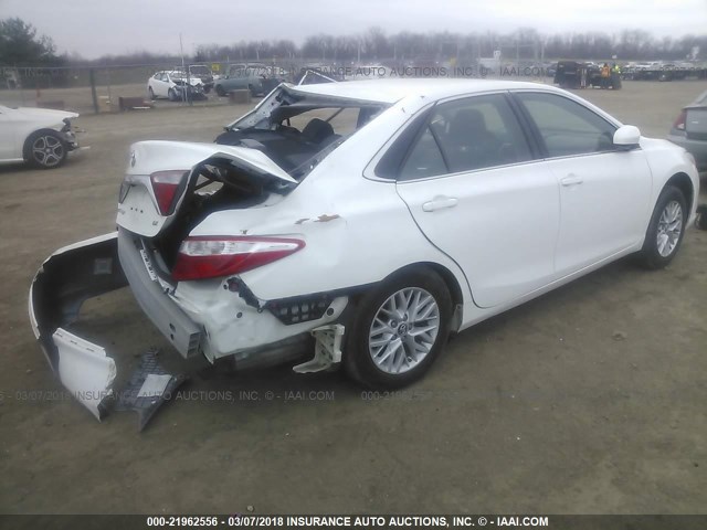 4T1BF1FK4GU193886 - 2016 TOYOTA CAMRY LE/XLE/SE/XSE WHITE photo 4