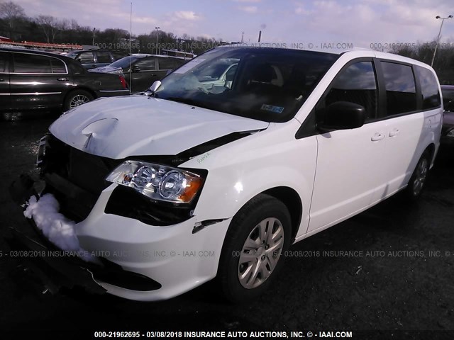 2C4RDGBG7JR181295 - 2018 DODGE GRAND CARAVAN SE WHITE photo 2