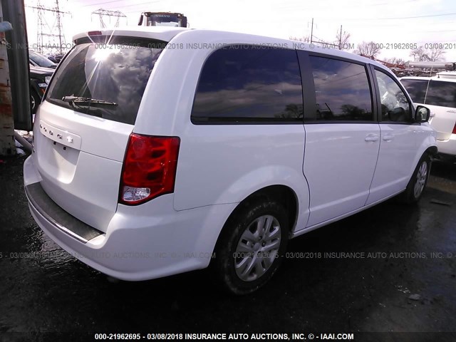 2C4RDGBG7JR181295 - 2018 DODGE GRAND CARAVAN SE WHITE photo 4