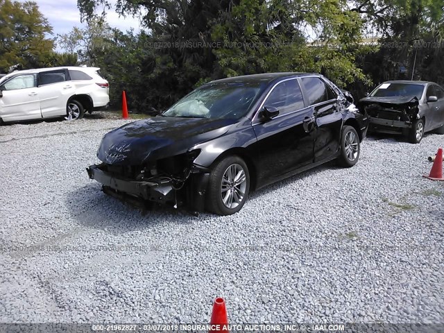 4T1BF1FK4HU639035 - 2017 TOYOTA CAMRY LE/XLE/SE/XSE BLACK photo 2