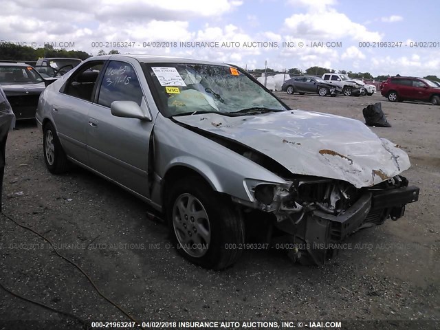 JT2BF22K1Y0260008 - 2000 TOYOTA CAMRY CE/LE/XLE SILVER photo 1