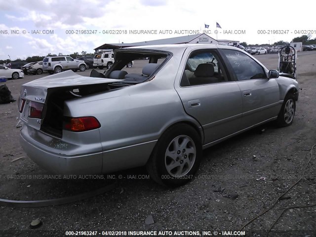 JT2BF22K1Y0260008 - 2000 TOYOTA CAMRY CE/LE/XLE SILVER photo 4