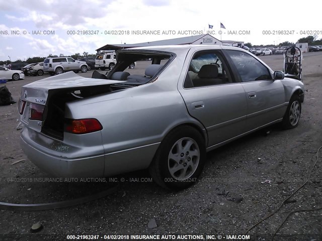 JT2BF22K1Y0260008 - 2000 TOYOTA CAMRY CE/LE/XLE 银色 照片 4