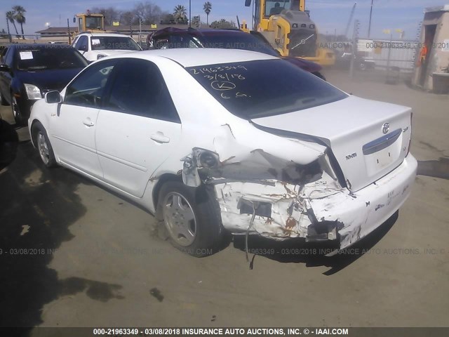 4T1BF32KX2U018827 - 2002 TOYOTA CAMRY LE/XLE/SE თეთრი ფოტო 3