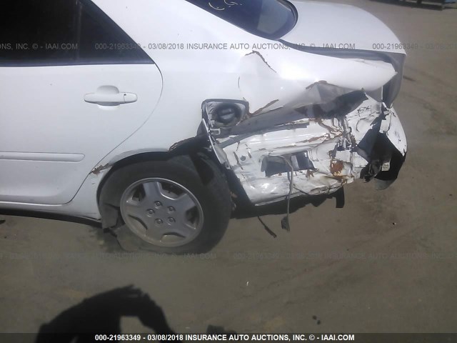 4T1BF32KX2U018827 - 2002 TOYOTA CAMRY LE/XLE/SE თეთრი ფოტო 6