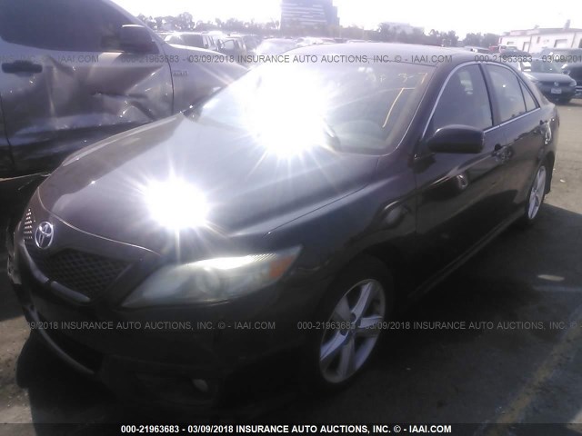 4T1BF3EK4AU013004 - 2010 TOYOTA CAMRY SE/LE/XLE BLACK photo 2