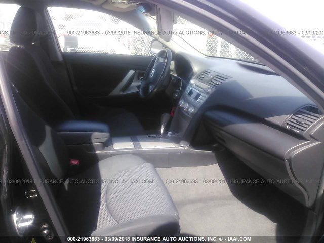 4T1BF3EK4AU013004 - 2010 TOYOTA CAMRY SE/LE/XLE BLACK photo 5