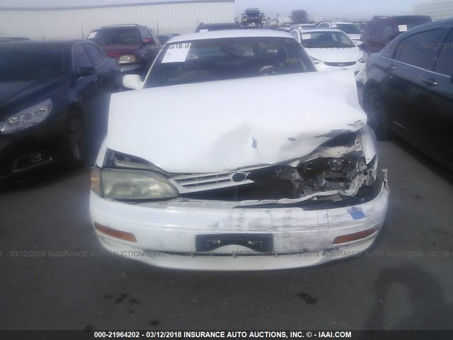 4T1BG12K9TU915737 - 1996 TOYOTA CAMRY DX/LE/XLE WHITE photo 6