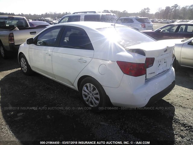 KNAFT4A2XA5865598 - 2010 KIA FORTE LX WHITE photo 3