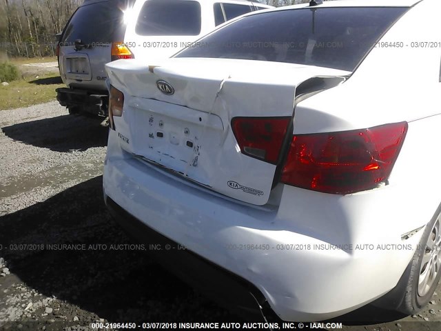 KNAFT4A2XA5865598 - 2010 KIA FORTE LX WHITE photo 6