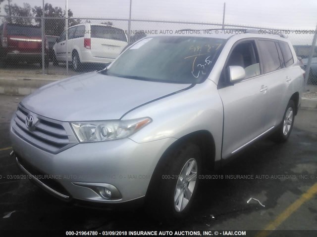 5TDZK3EH1CS058931 - 2012 TOYOTA HIGHLANDER SE SILVER photo 2