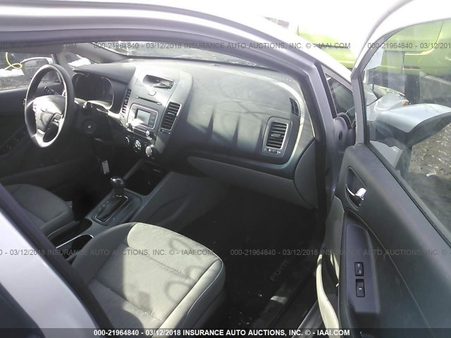 KNAFK4A63F5406121 - 2015 KIA FORTE LX SILVER photo 5