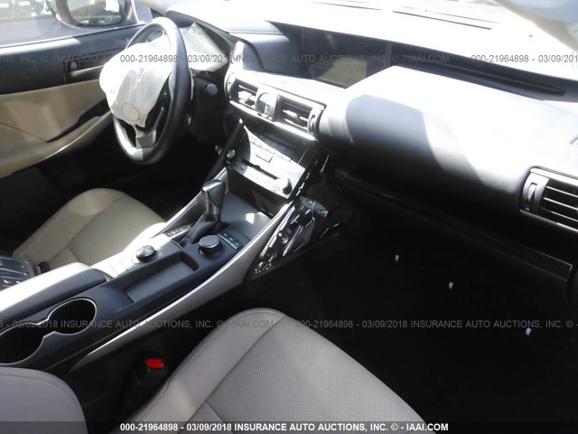 JTHBA1D23H5041615 - 2017 LEXUS IS 200T თეთრი ფოტო 5