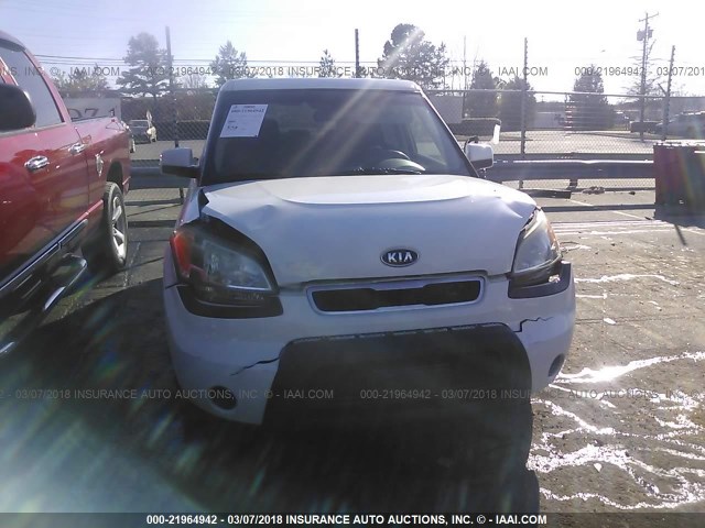 KNDJT2A20A7136855 - 2010 KIA SOUL +/!/SPORT WHITE photo 6