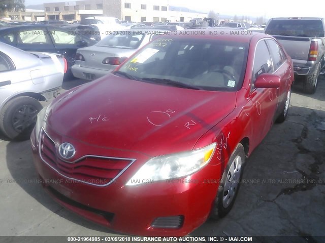 4T1BF3EK6BU136692 - 2011 TOYOTA CAMRY SE/LE/XLE RED photo 2