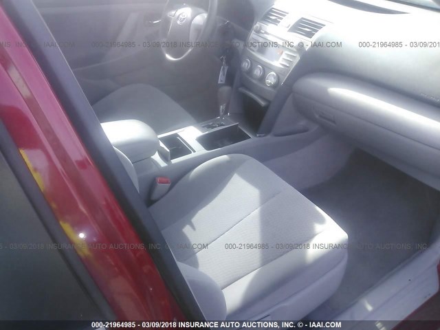 4T1BF3EK6BU136692 - 2011 TOYOTA CAMRY SE/LE/XLE Красный фото 5