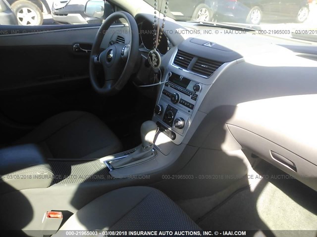 1G1ZB5E10BF139294 - 2011 CHEVROLET MALIBU LS 银色 照片 5