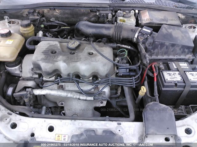 1FAFP33P02W353800 - 2002 FORD FOCUS LX SILVER photo 10