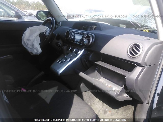 JTLKE50E081037031 - 2008 TOYOTA SCION XB WHITE photo 5