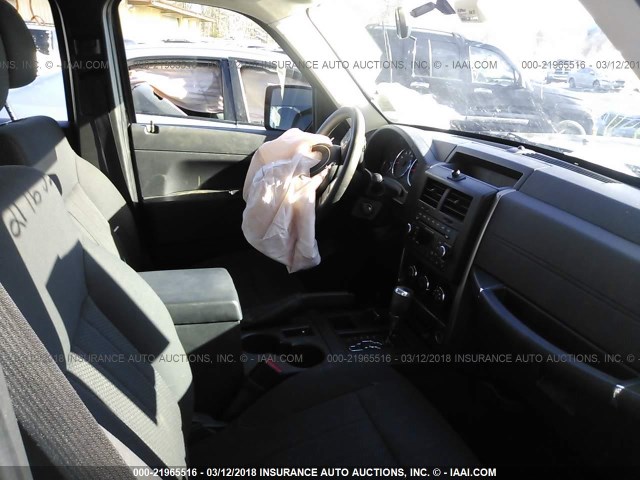 1C4PJMAK4CW161732 - 2012 JEEP LIBERTY SPORT 黑色 照片 5