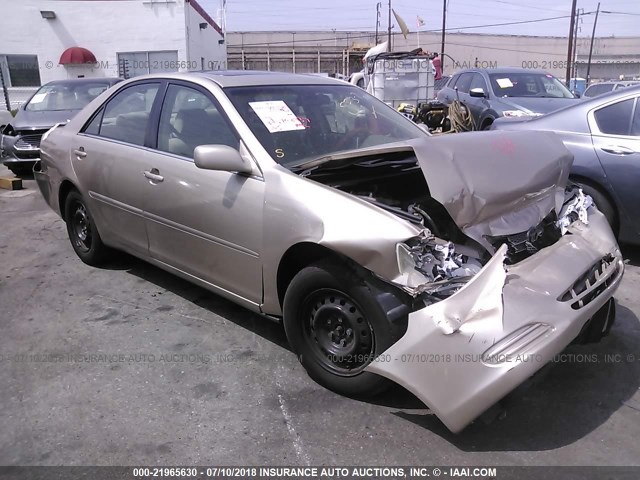 4T1BE32K22U584015 - 2002 TOYOTA CAMRY LE/XLE/SE 金色 照片 1