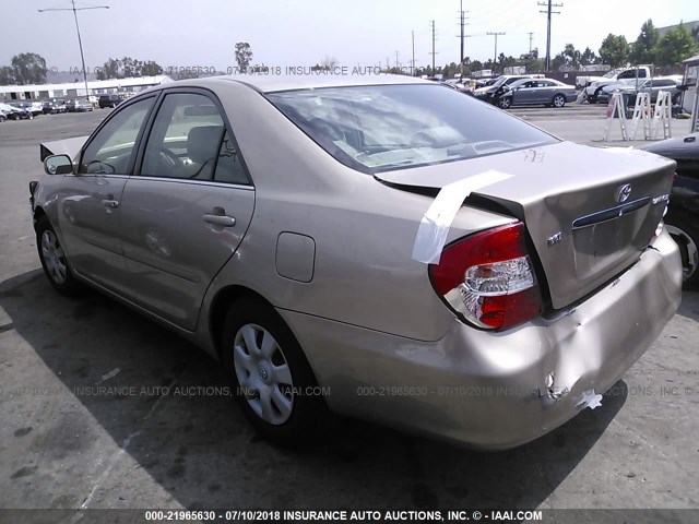 4T1BE32K22U584015 - 2002 TOYOTA CAMRY LE/XLE/SE 金色 照片 3