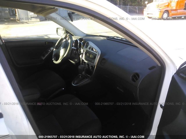 2T1KR32E16C575067 - 2006 TOYOTA COROLLA MATRIX XR WHITE photo 5