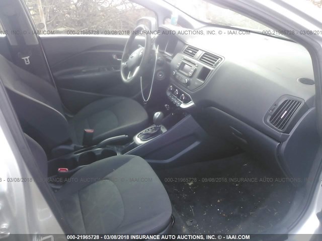 KNADM4A33E6364467 - 2014 KIA RIO LX Արծաթագույն լուսանկար 5