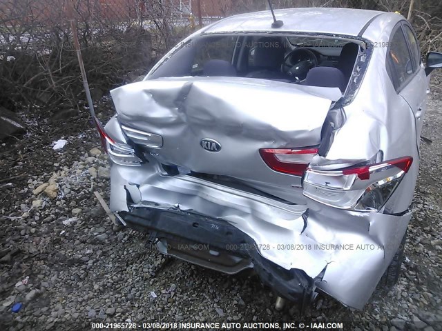 KNADM4A33E6364467 - 2014 KIA RIO LX Արծաթագույն լուսանկար 6