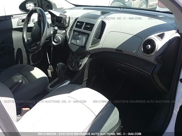 1G1JA5SH4F4178599 - 2015 CHEVROLET SONIC LS 白色 照片 5
