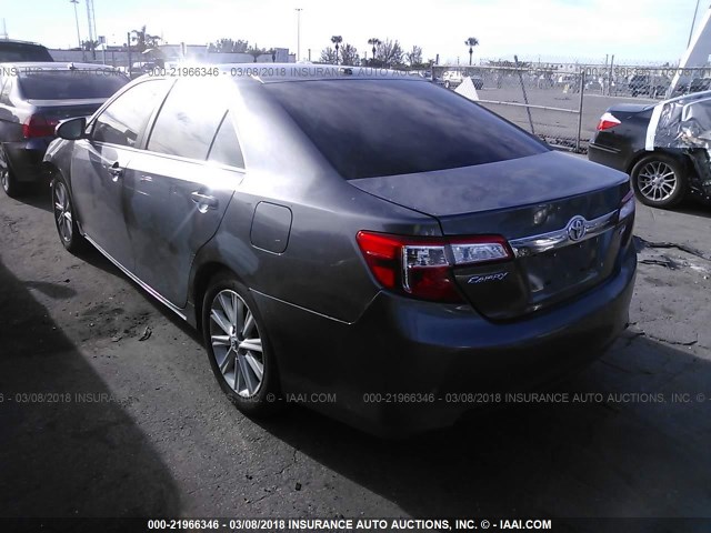 4T1BK1FK5EU544197 - 2014 TOYOTA CAMRY SE/XLE GRAY photo 3