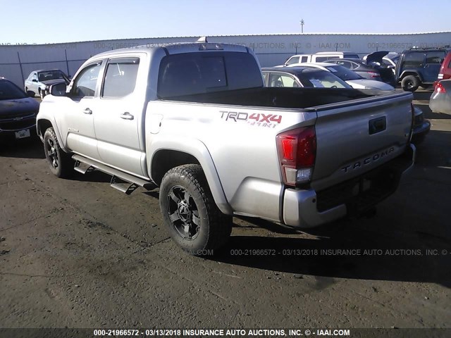 3TMCZ5AN4HM051374 - 2017 TOYOTA TACOMA DBL CAB/SR/TRDSPT/OR/PRO ვერცხლისფერი ფოტო 3