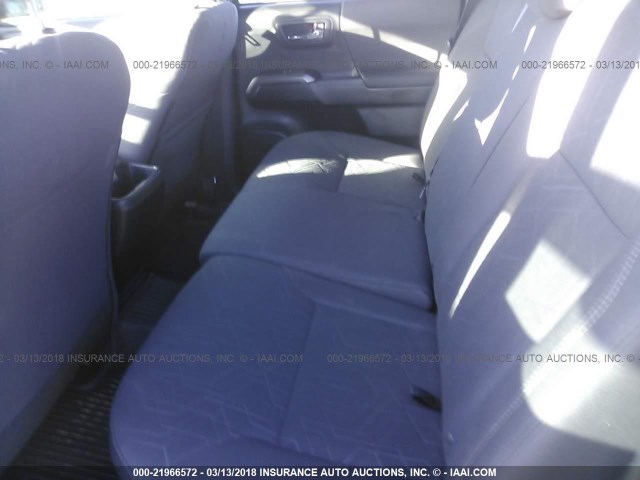 3TMCZ5AN4HM051374 - 2017 TOYOTA TACOMA DBL CAB/SR/TRDSPT/OR/PRO ვერცხლისფერი ფოტო 8