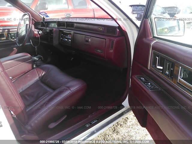 1G6CD53B4P4281267 - 1993 CADILLAC DEVILLE WHITE photo 5