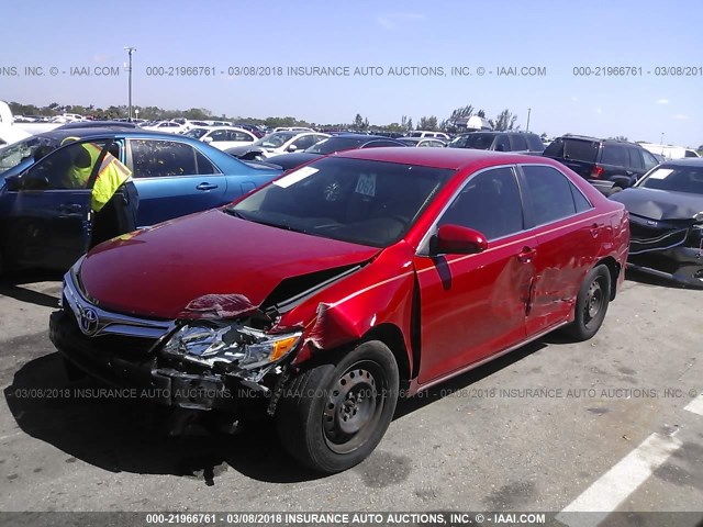 4T1BF1FK2EU862105 - 2014 TOYOTA CAMRY L/SE/LE/XLE RED photo 2