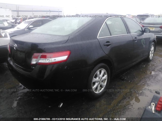 4T1BF3EK4BU664389 - 2011 TOYOTA CAMRY SE/LE/XLE BLACK photo 4