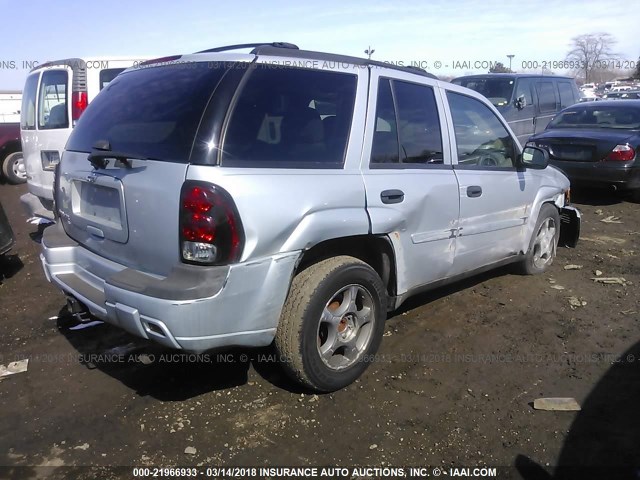 1GNDT13S872226871 - 2007 CHEVROLET TRAILBLAZER LS/LT SILVER photo 4