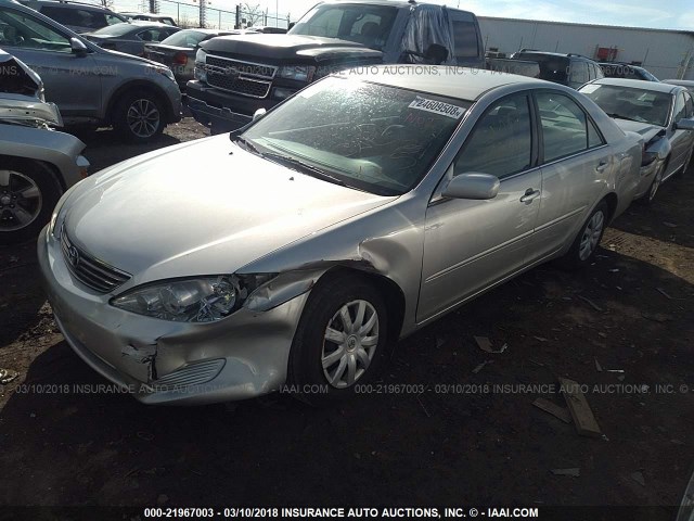 4T1BE32K75U036287 - 2005 TOYOTA CAMRY LE/XLE/SE SILVER photo 2